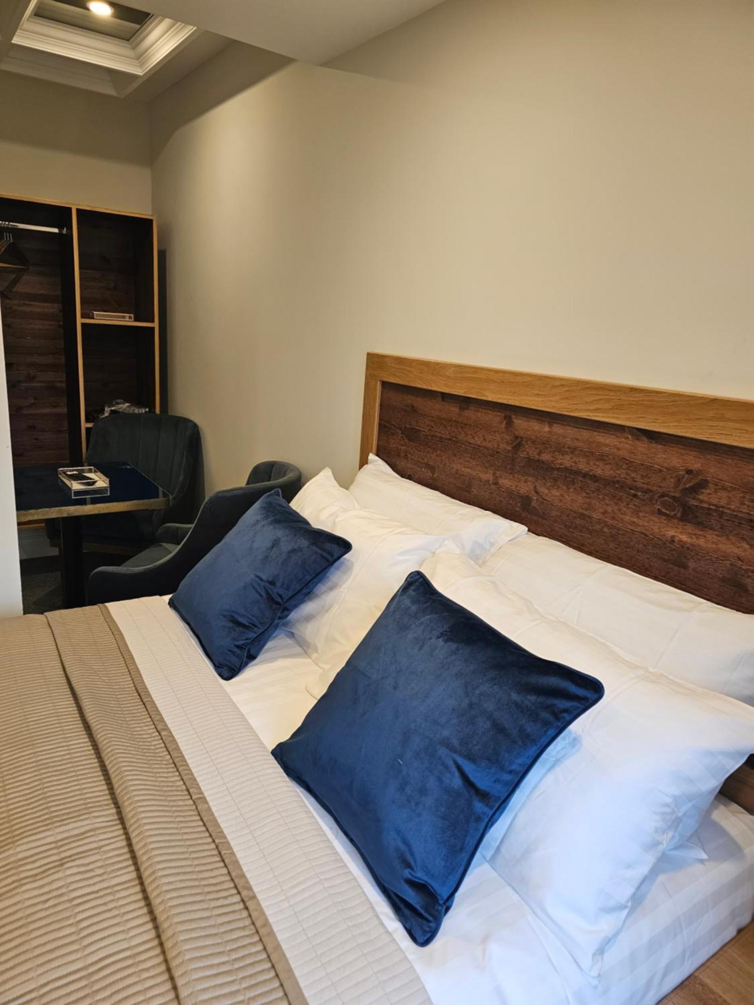 B53 Accommodation 梅努斯 外观 照片